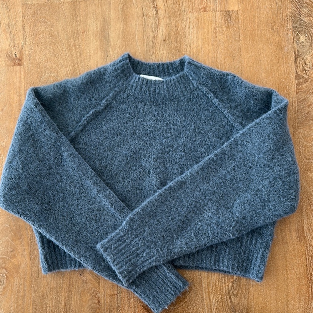 NEW Zara Women's Blue Cropped Sweater